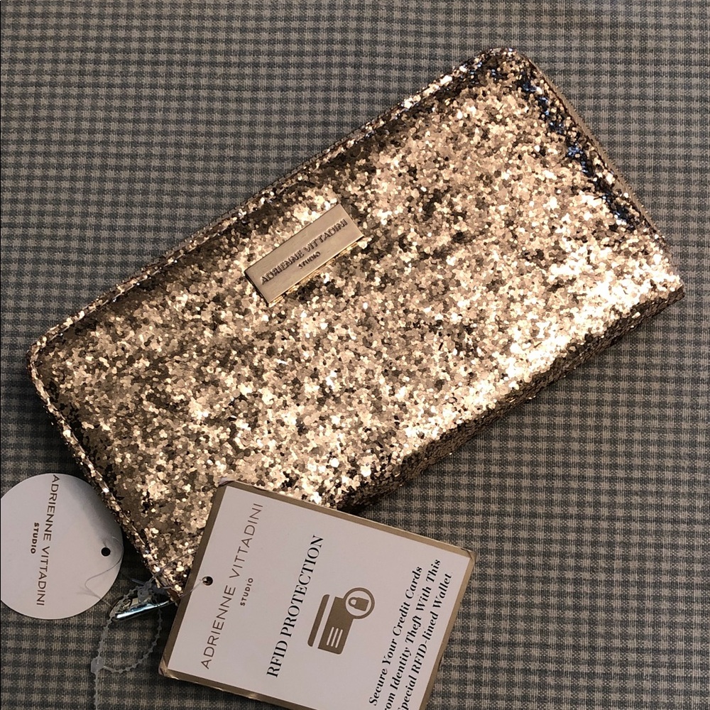 Adrienne Vittadini Studio Gold Sparkly Glittery Sequinned Clutch Wallet #1250